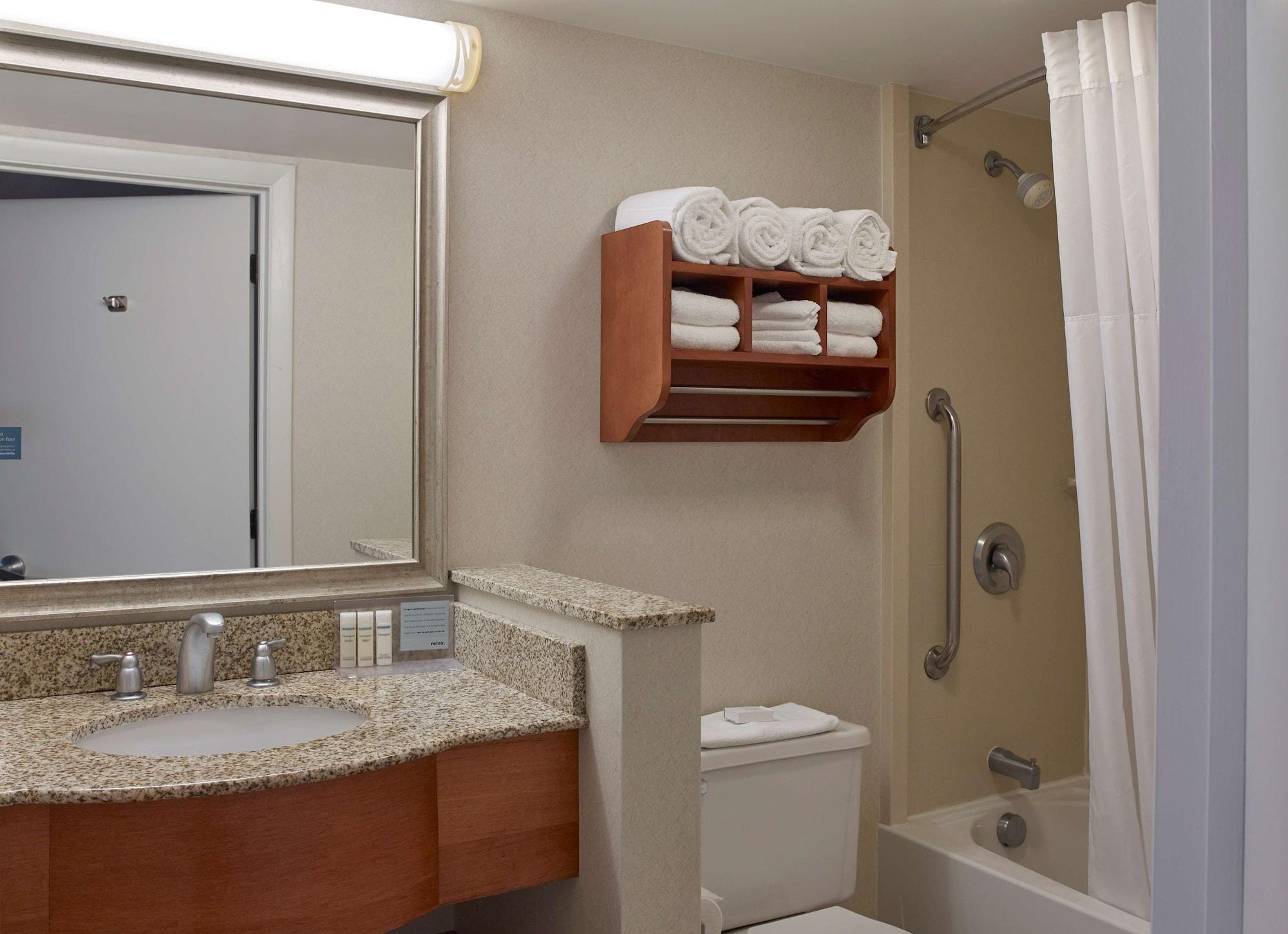 Hampton Inn Portland-Airport South Portland Exterior foto