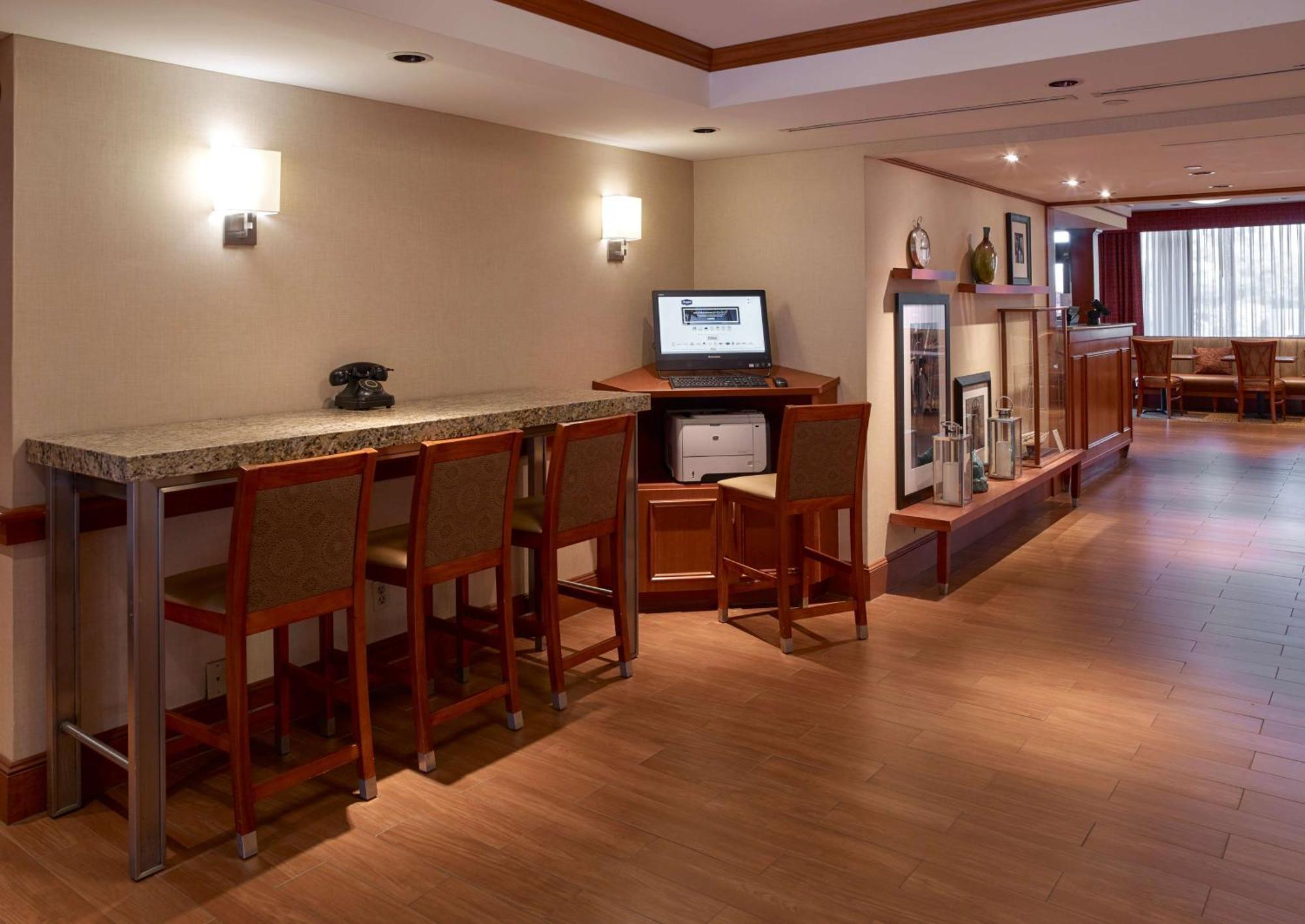 Hampton Inn Portland-Airport South Portland Exterior foto